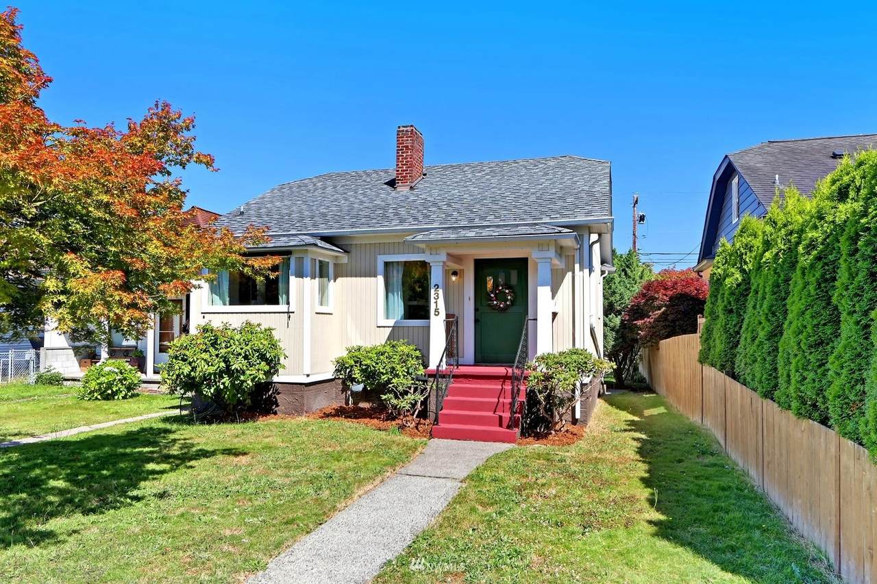 2315 Lombard Avenue - Photo 1