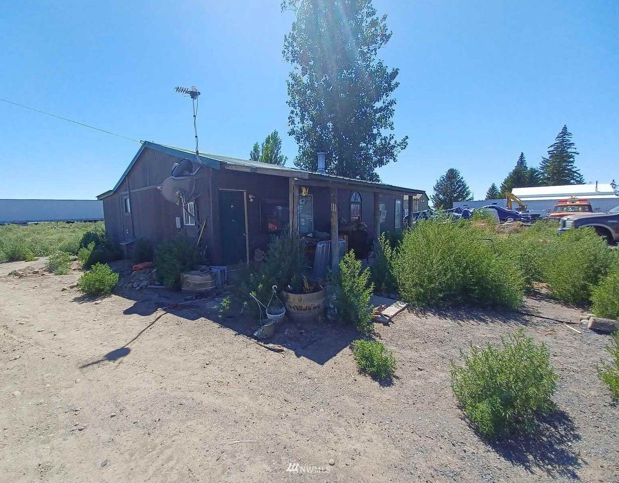 8711 10 Road - Photo 1