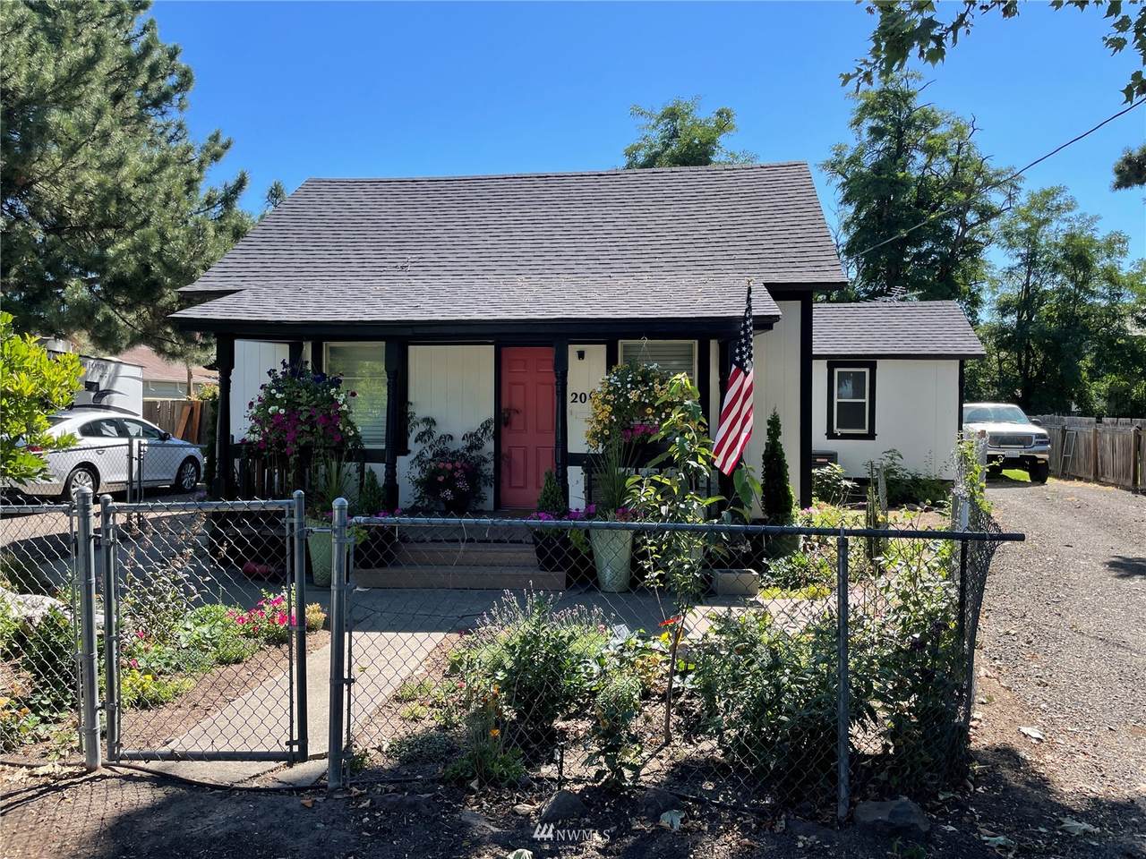 209 Birch Ave - Photo 1