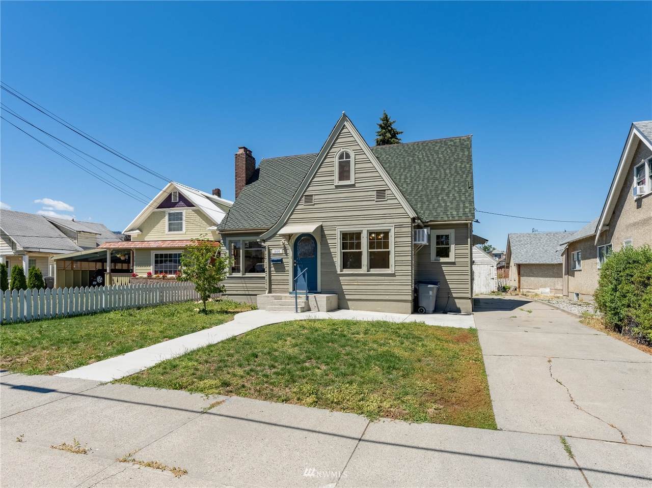 806 Orondo Avenue - Photo 1