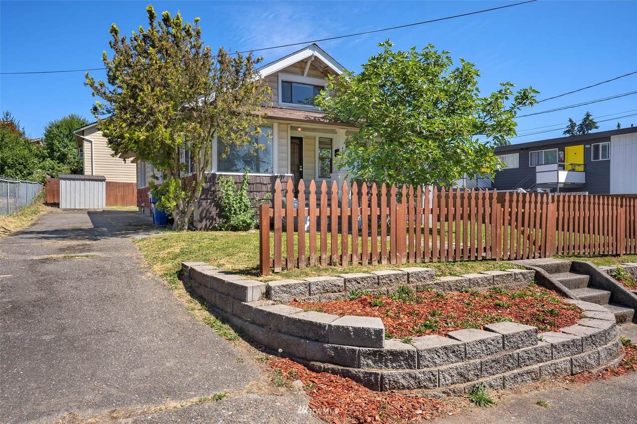 4830 Austin Street - Photo 1