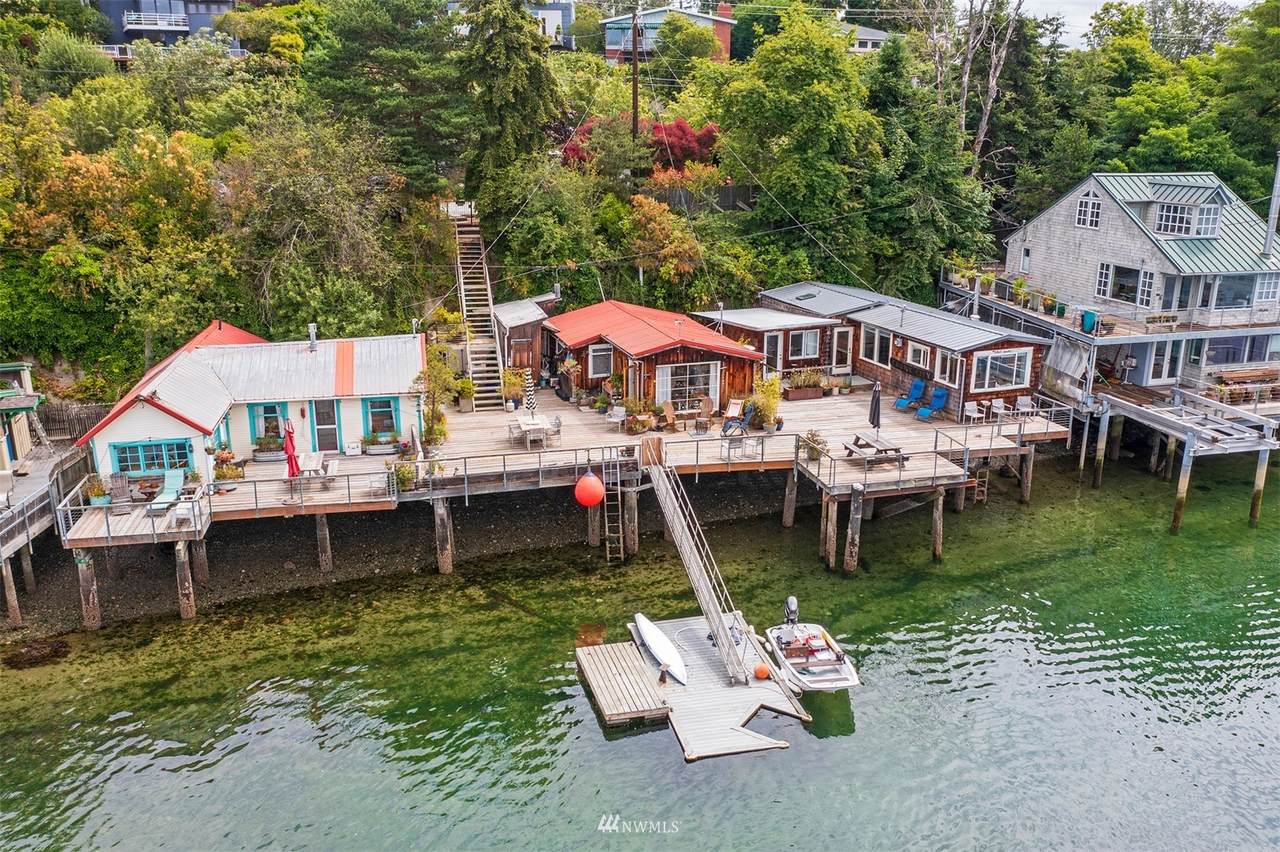 5619 Seaview Avenue - Photo 1