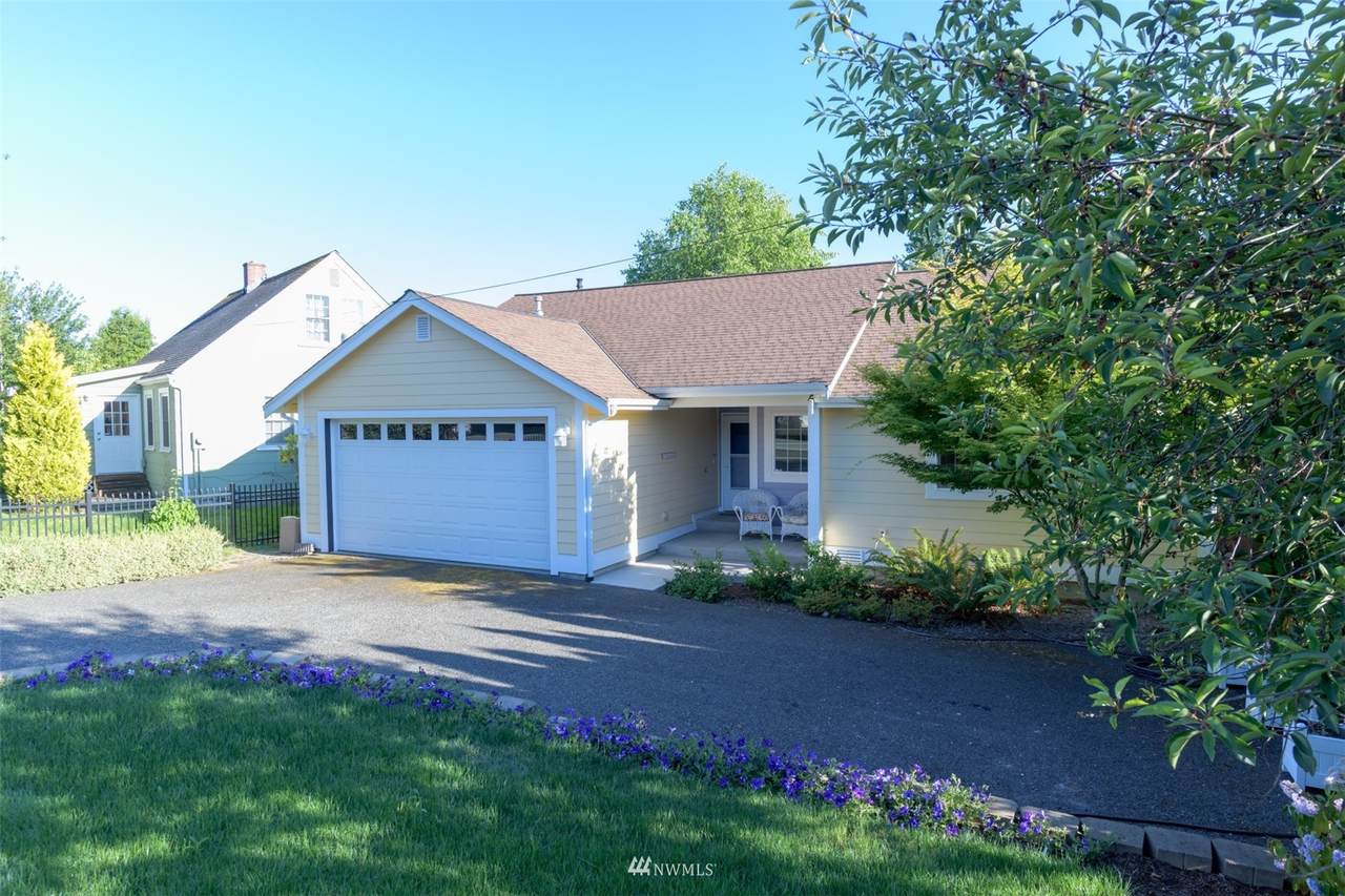 713 Sylvan Way - Photo 1