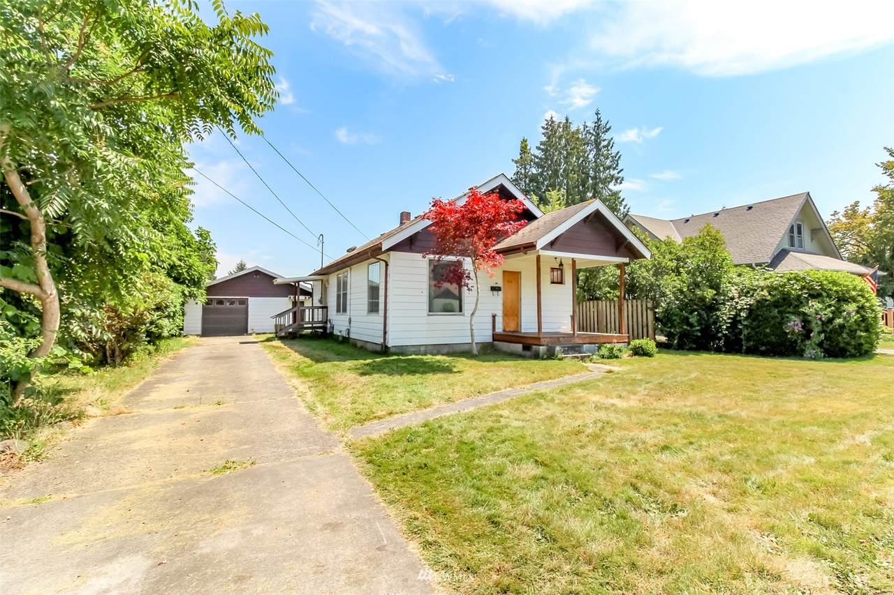 513 10th Street - Photo 1