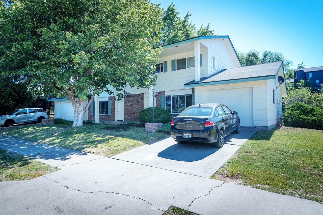 1402 Brook Court - Photo 1