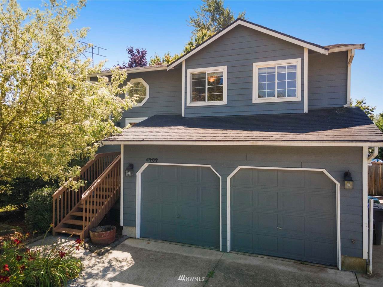 5404 102nd Street - Photo 1