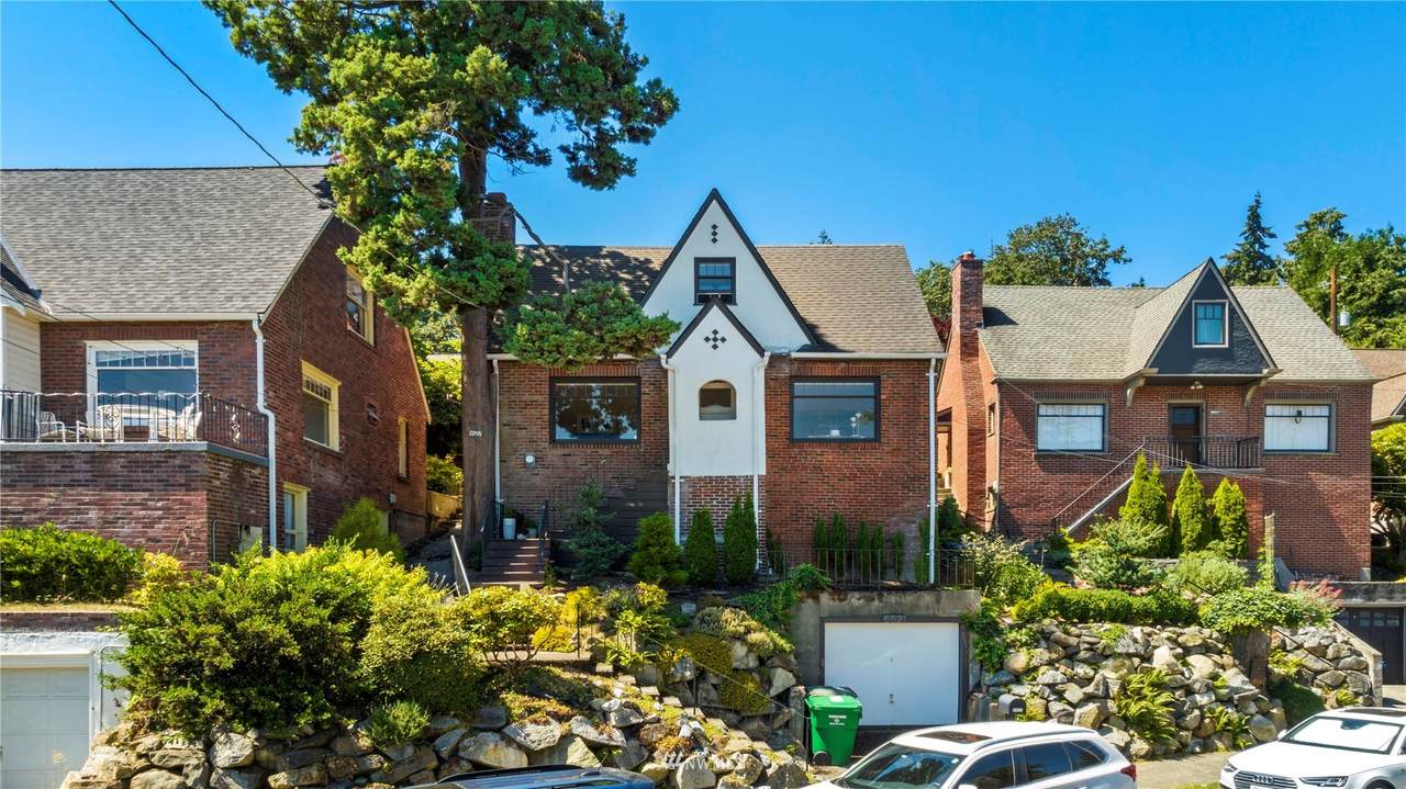 5521 Seward Park Avenue - Photo 1