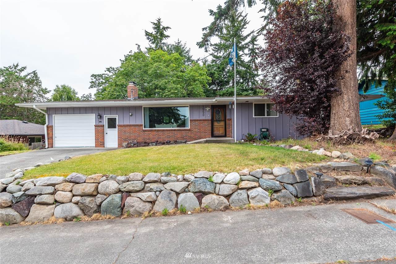 1550 11th Avenue - Photo 1