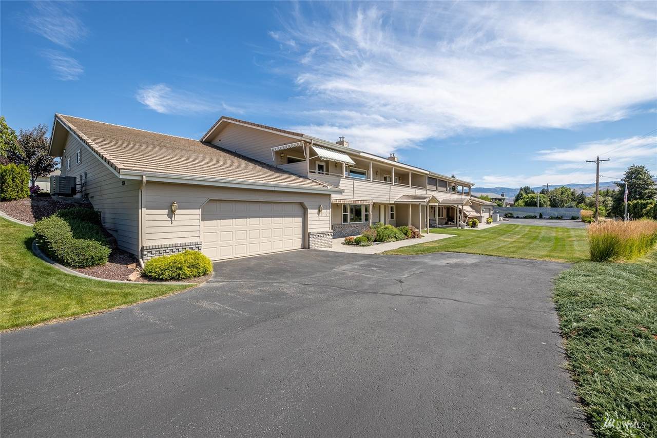 1380 Eastmont Avenue - Photo 1