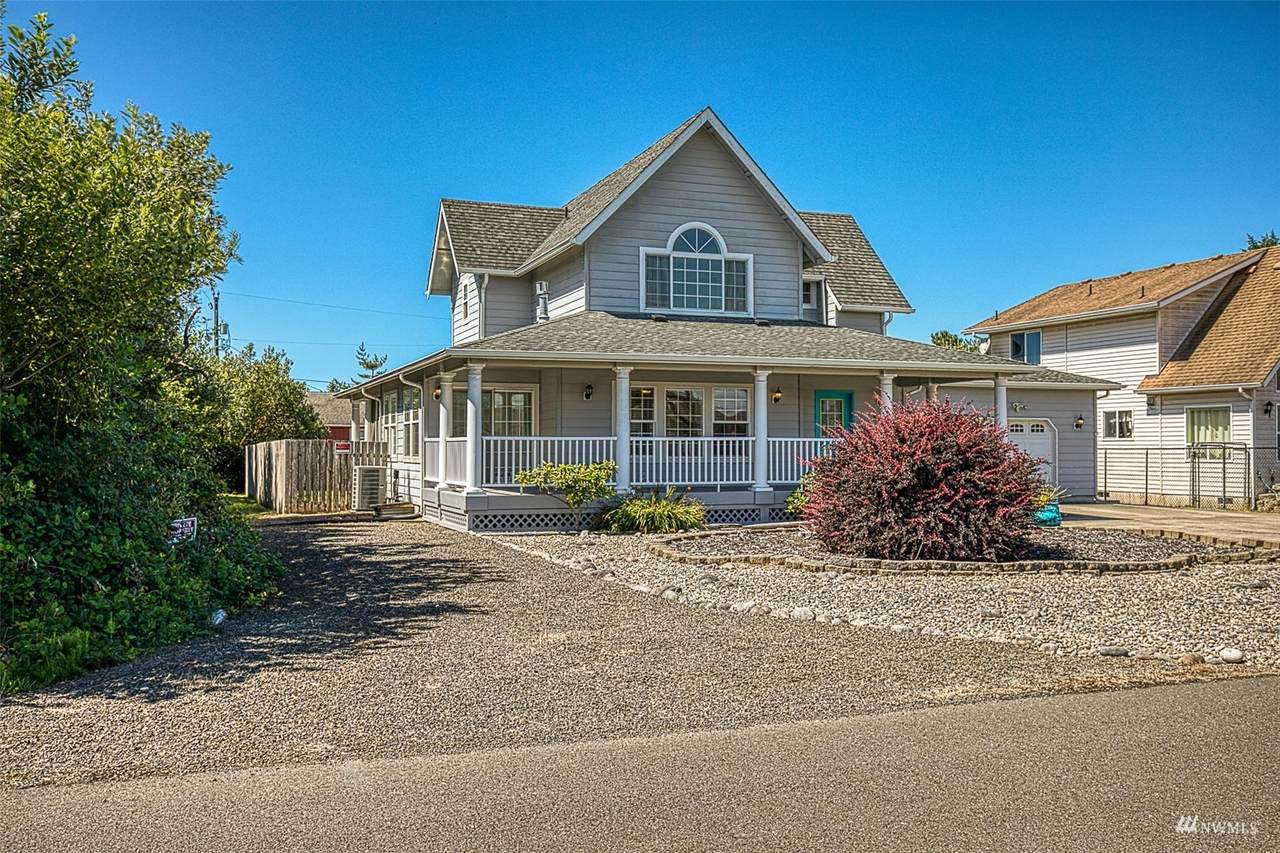 549 Ensign Avenue - Photo 1