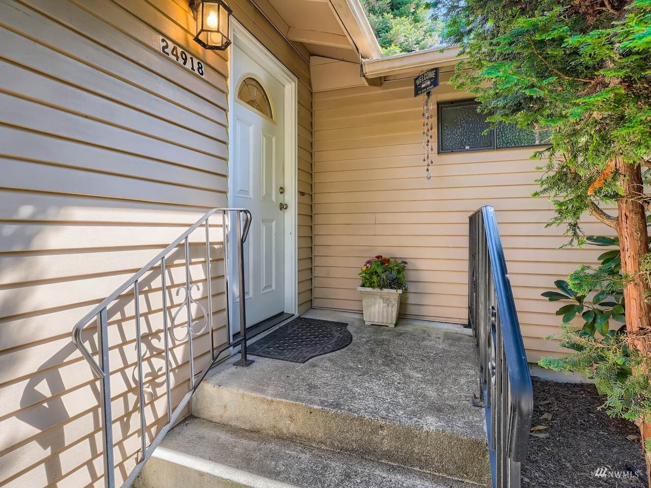 24918 11th Avenue - Photo 1