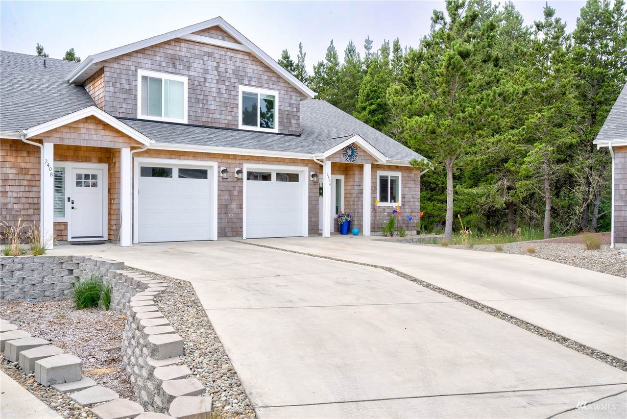 240 28th Street - Photo 1