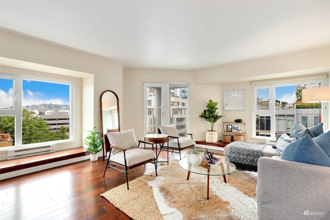 121 Vine Street - Photo 1