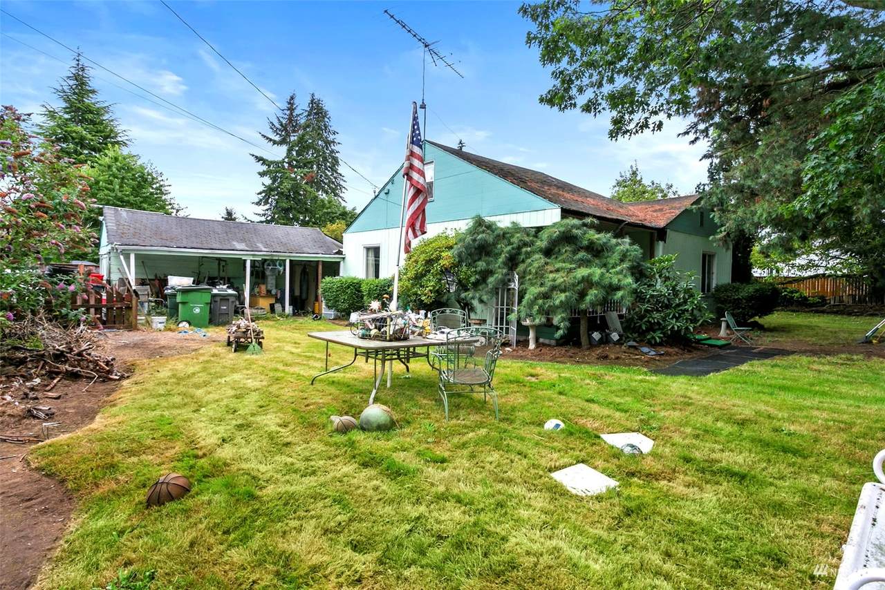 324 105th Street - Photo 1