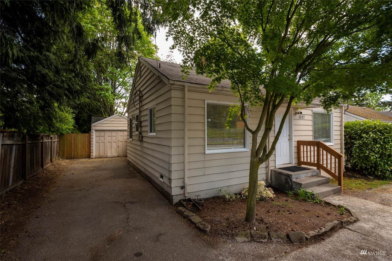 1527 130th Street - Photo 1