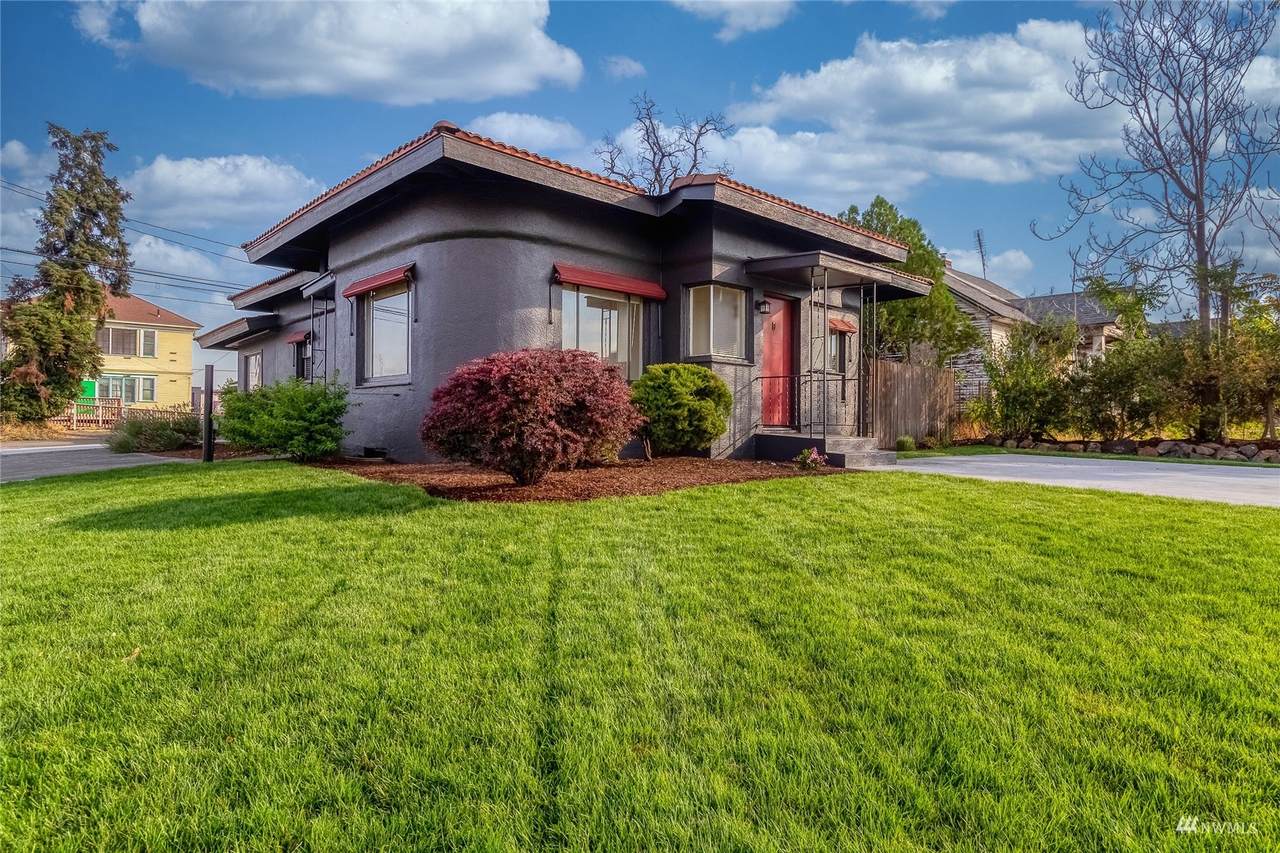 113 9th Avenue - Photo 1