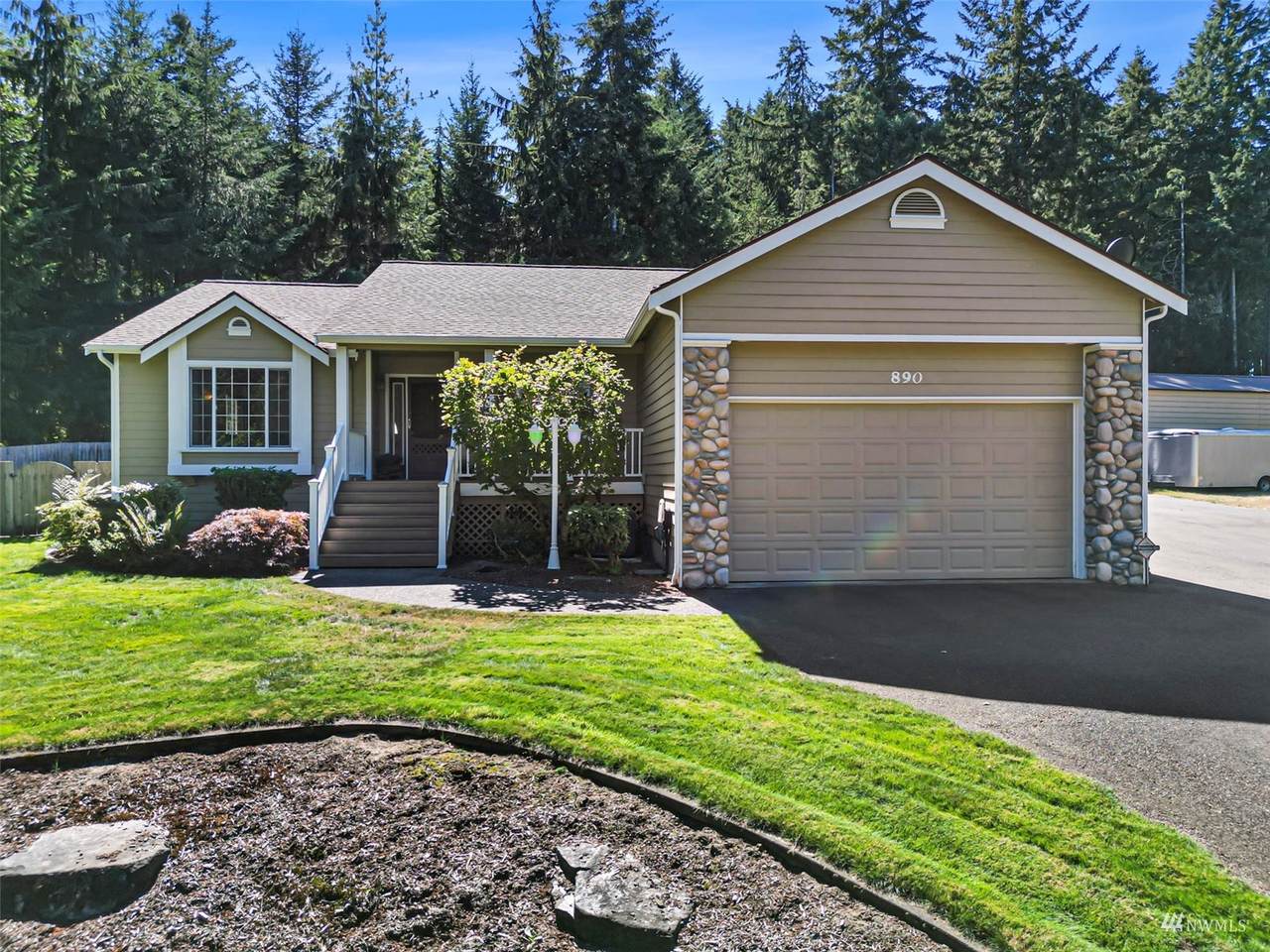 890 Sedgwick Road - Photo 1