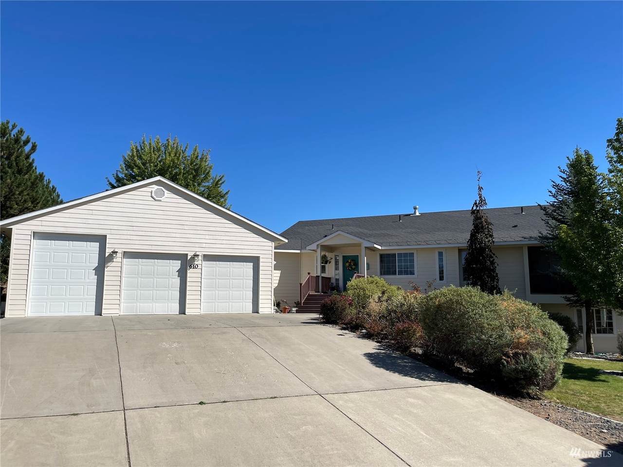610 Quassia Street - Photo 1