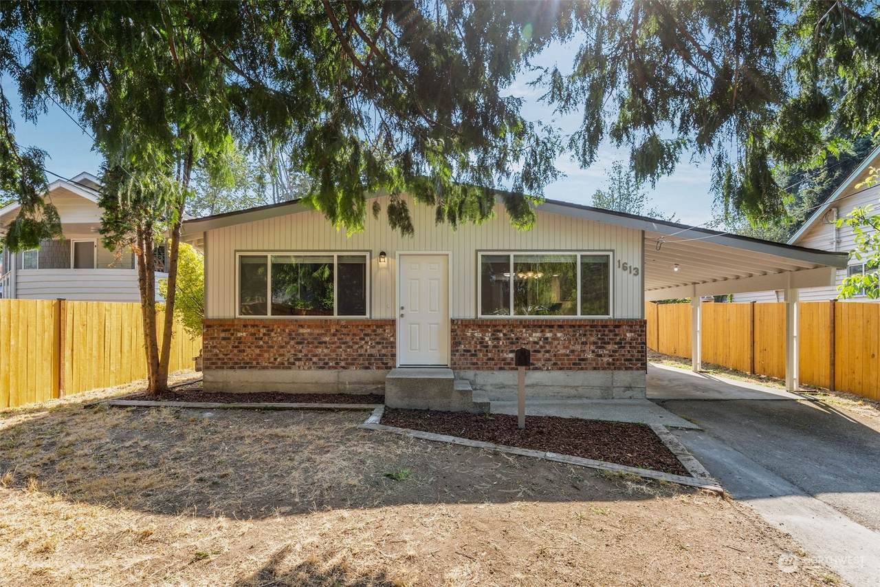1613 Austin Street - Photo 1