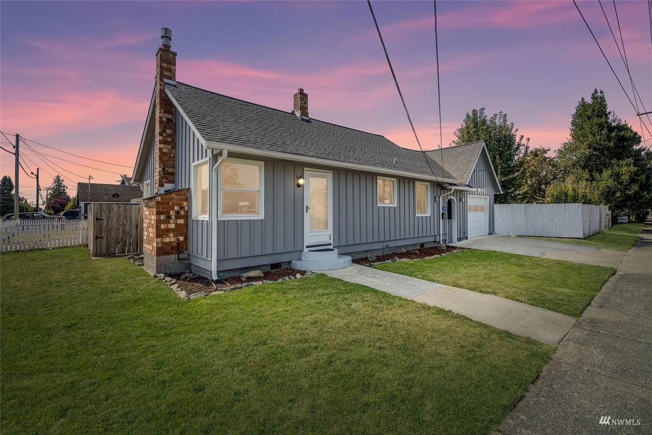 636 Greenleaf Avenue - Photo 1