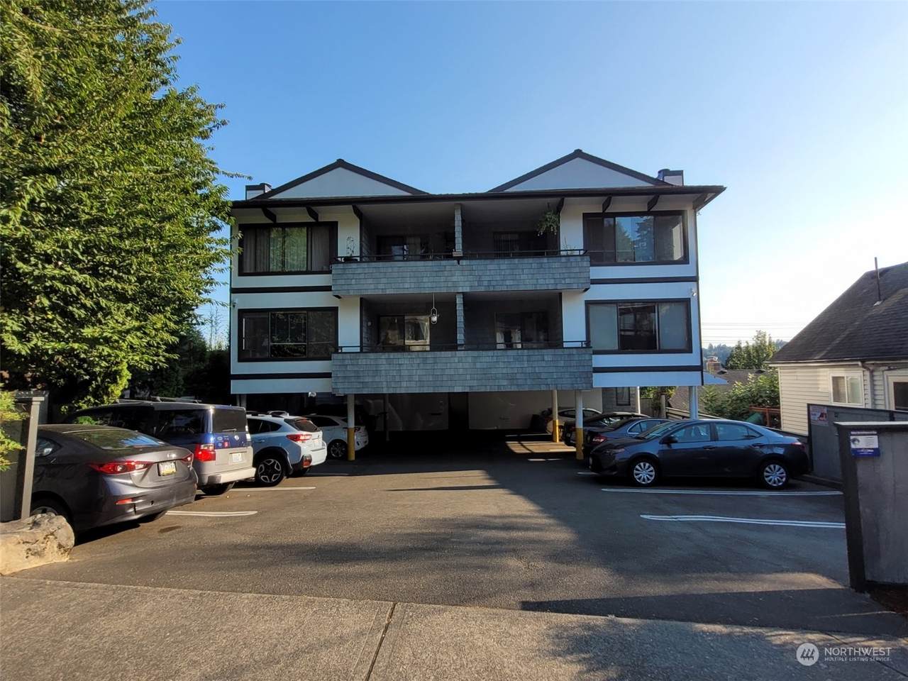 420 39th Street - Photo 1