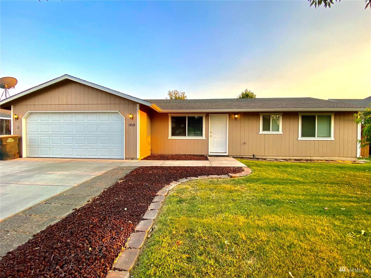 1705 Mockingbird Street - Photo 1