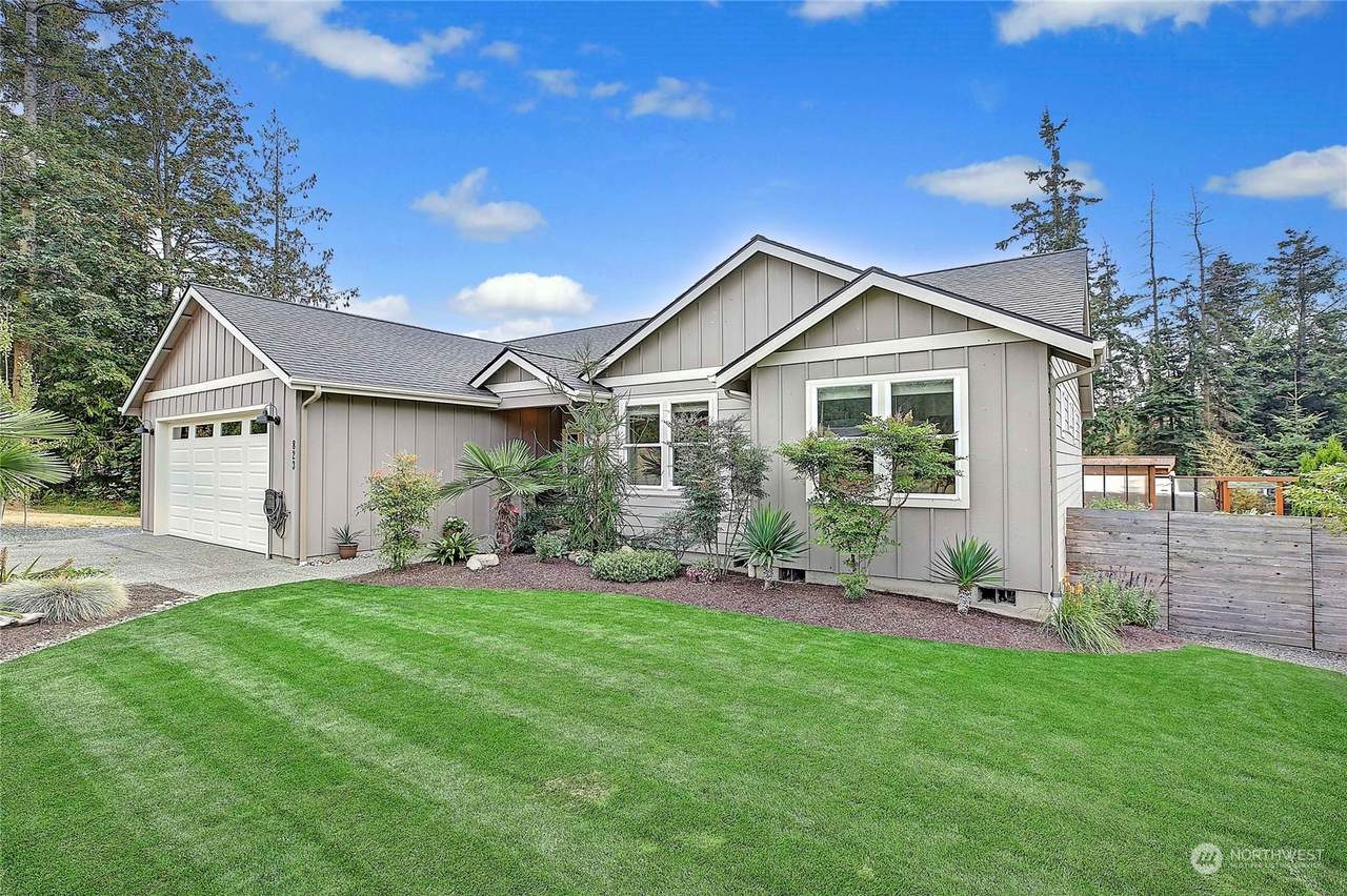 823 Admiralty Way - Photo 1
