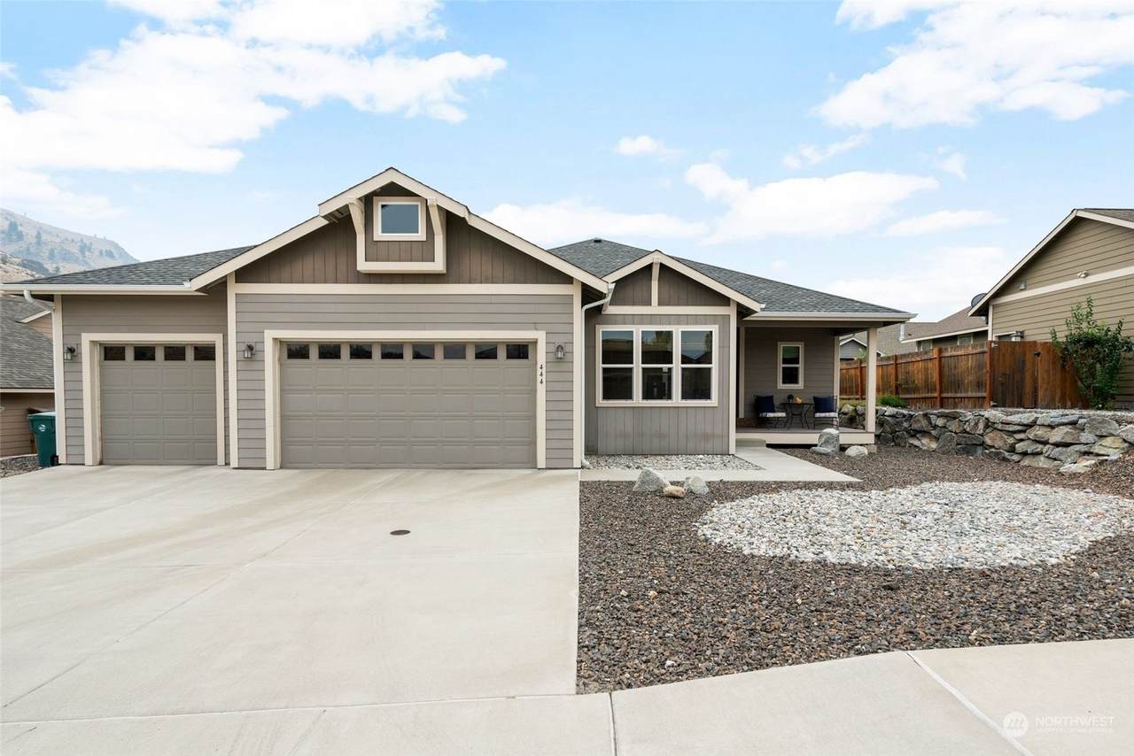 444 Hilltop Place - Photo 1
