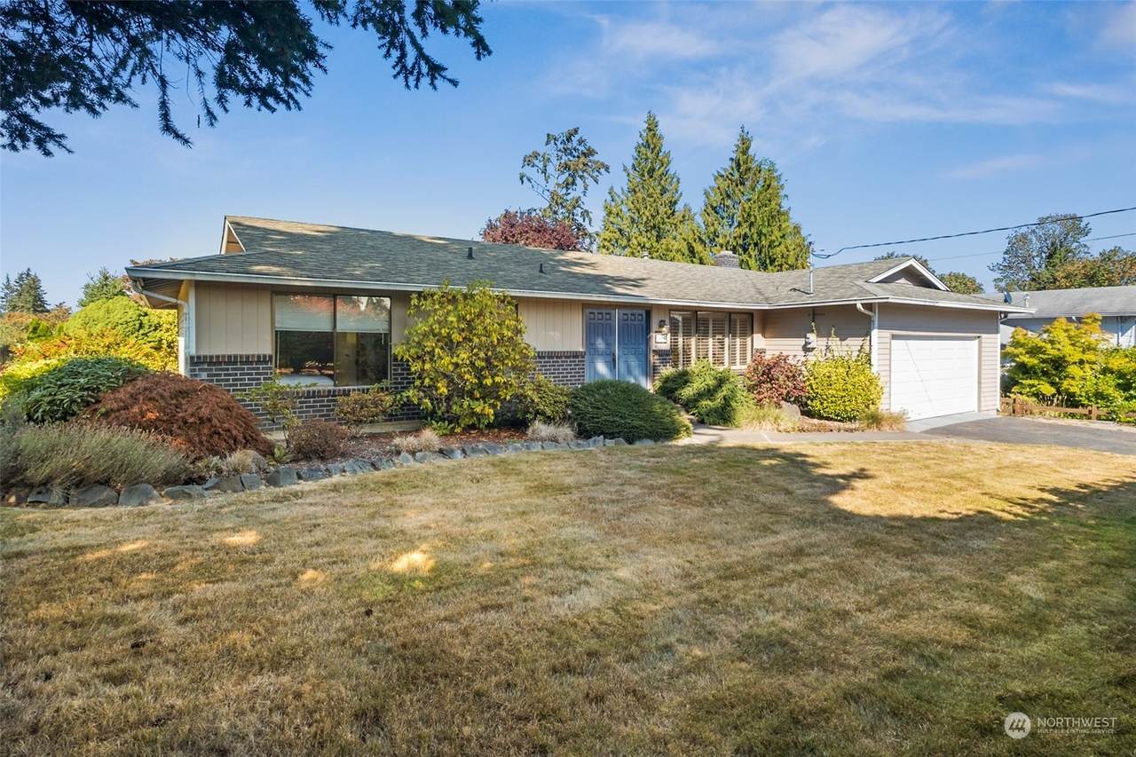 6811 92nd Street - Photo 1
