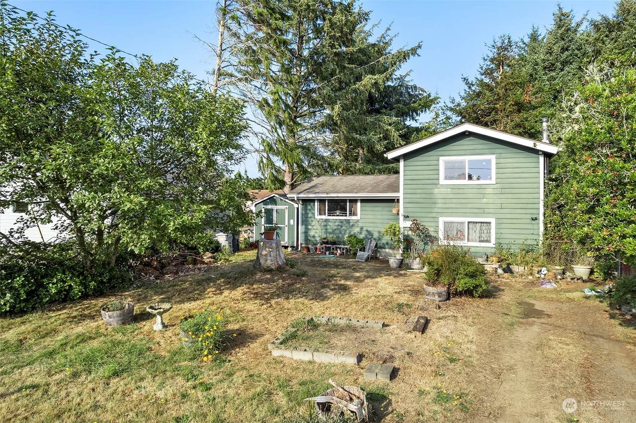 142 NW Port Loop - Photo 1
