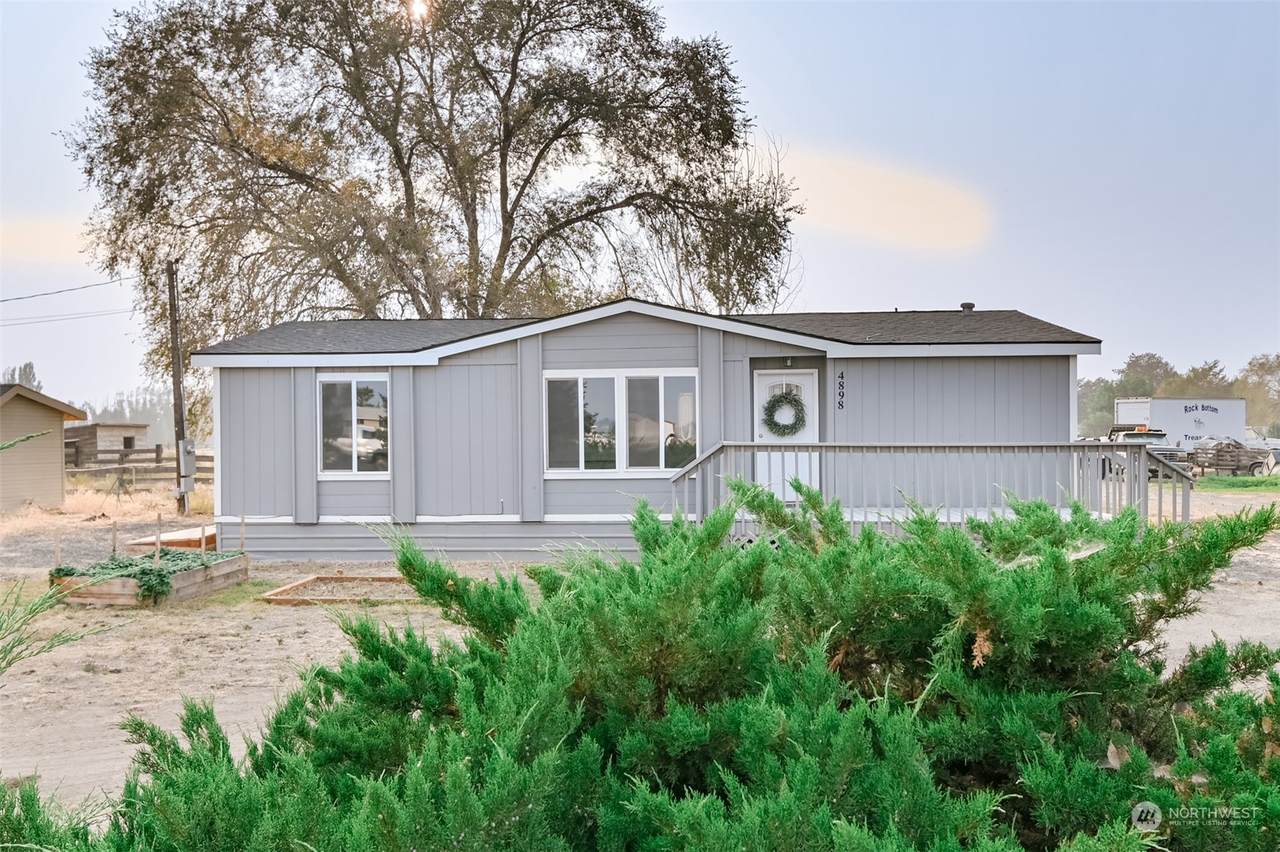 4898 Stratford Road - Photo 1
