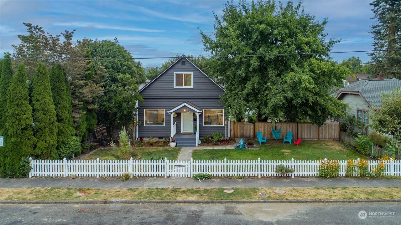 725 Alder Avenue - Photo 1