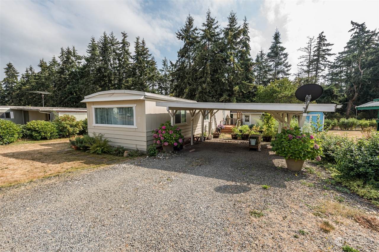 611 Cedar Avenue - Photo 1