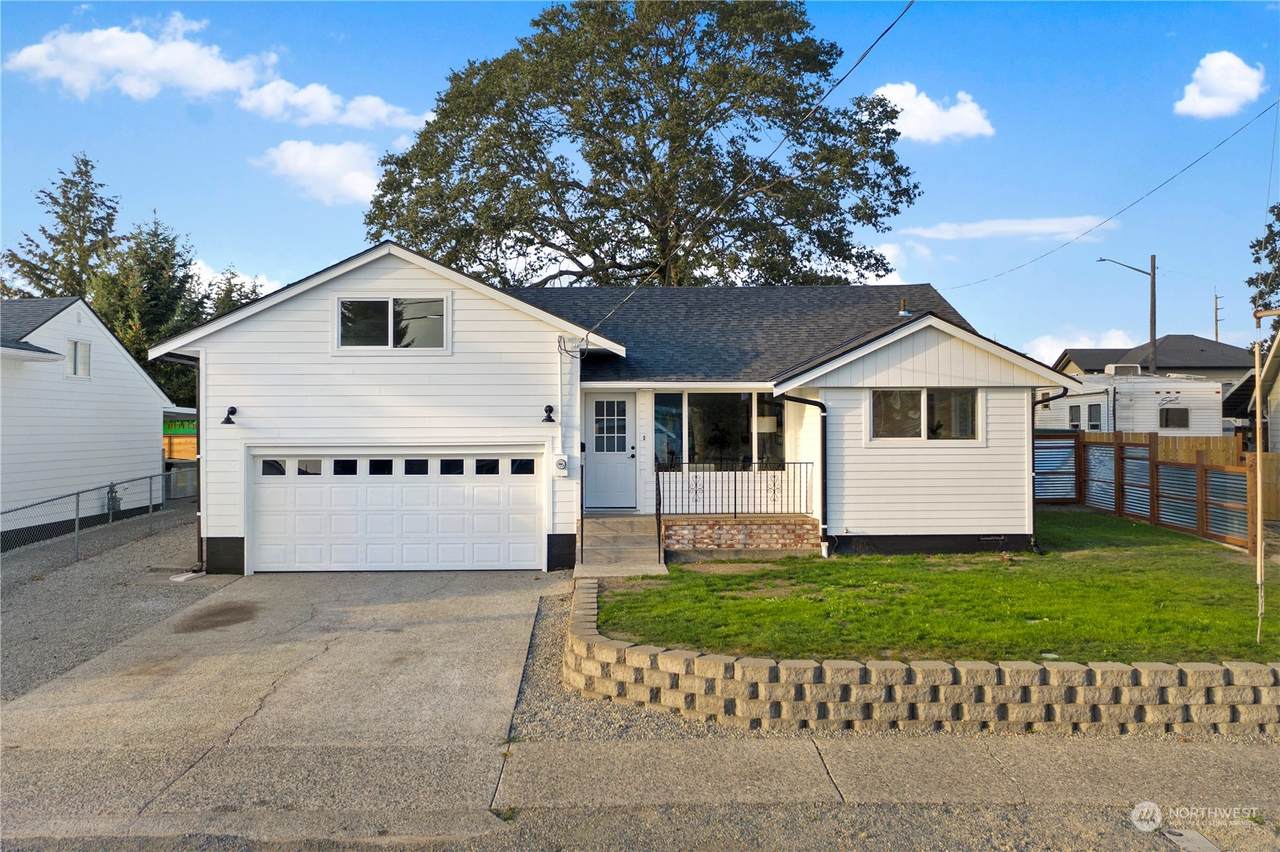 4305 72nd Street - Photo 1