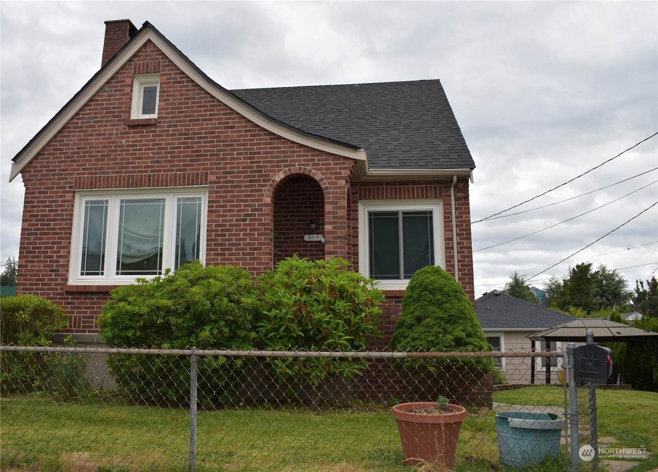 2117 5th Street - Photo 1