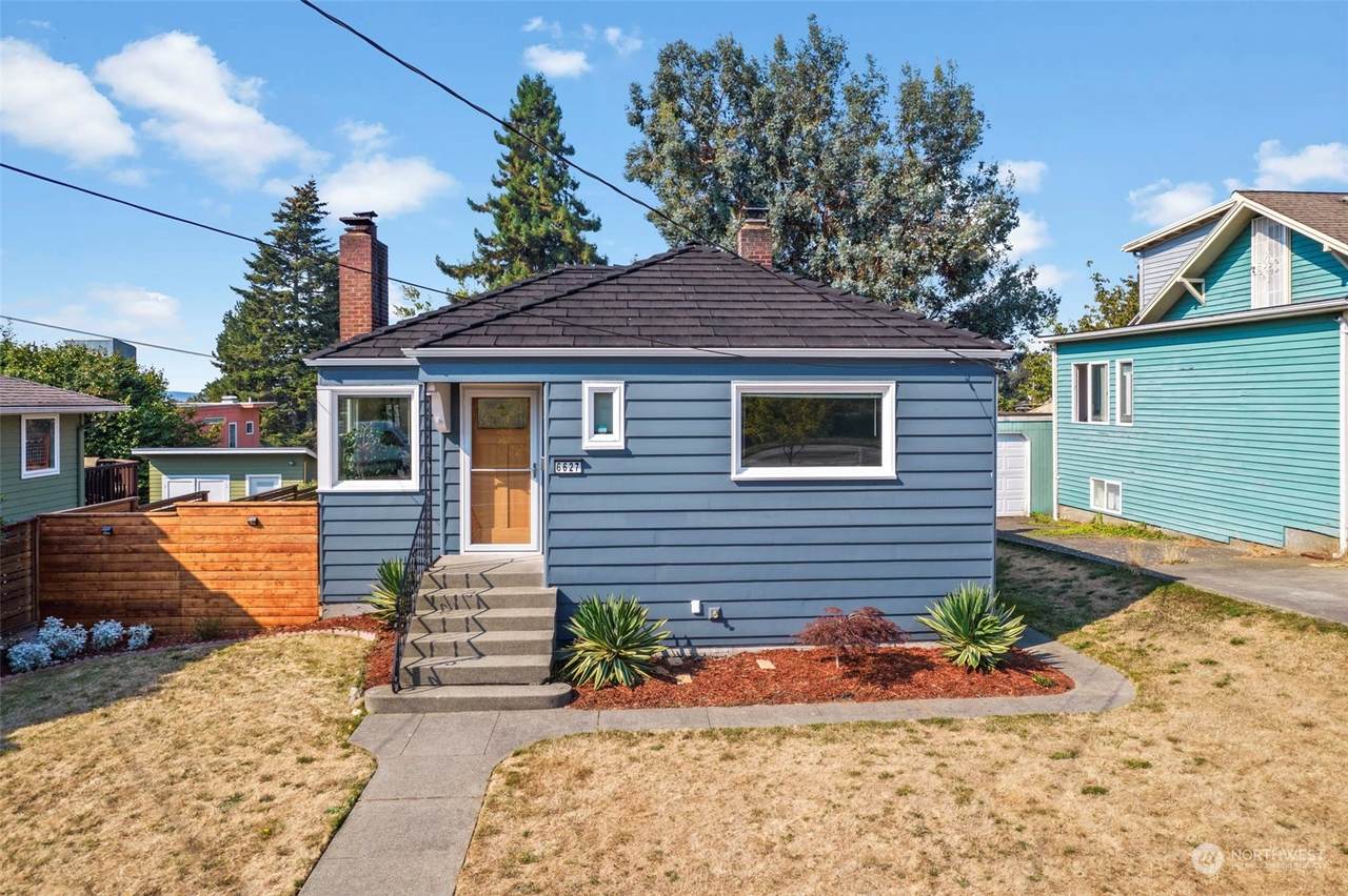 6627 Fauntleroy Way - Photo 1