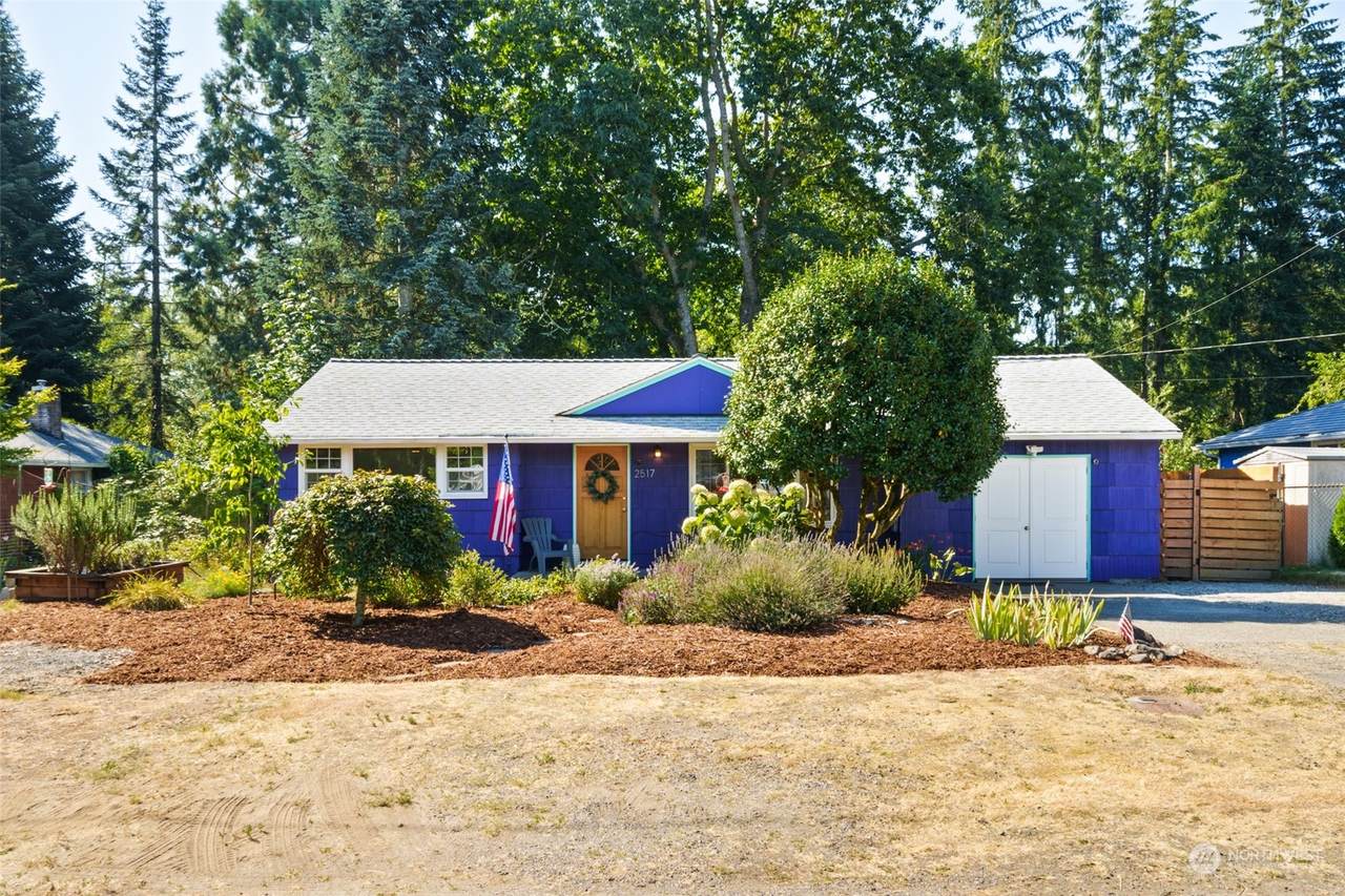 2517 Lincoln Avenue - Photo 1