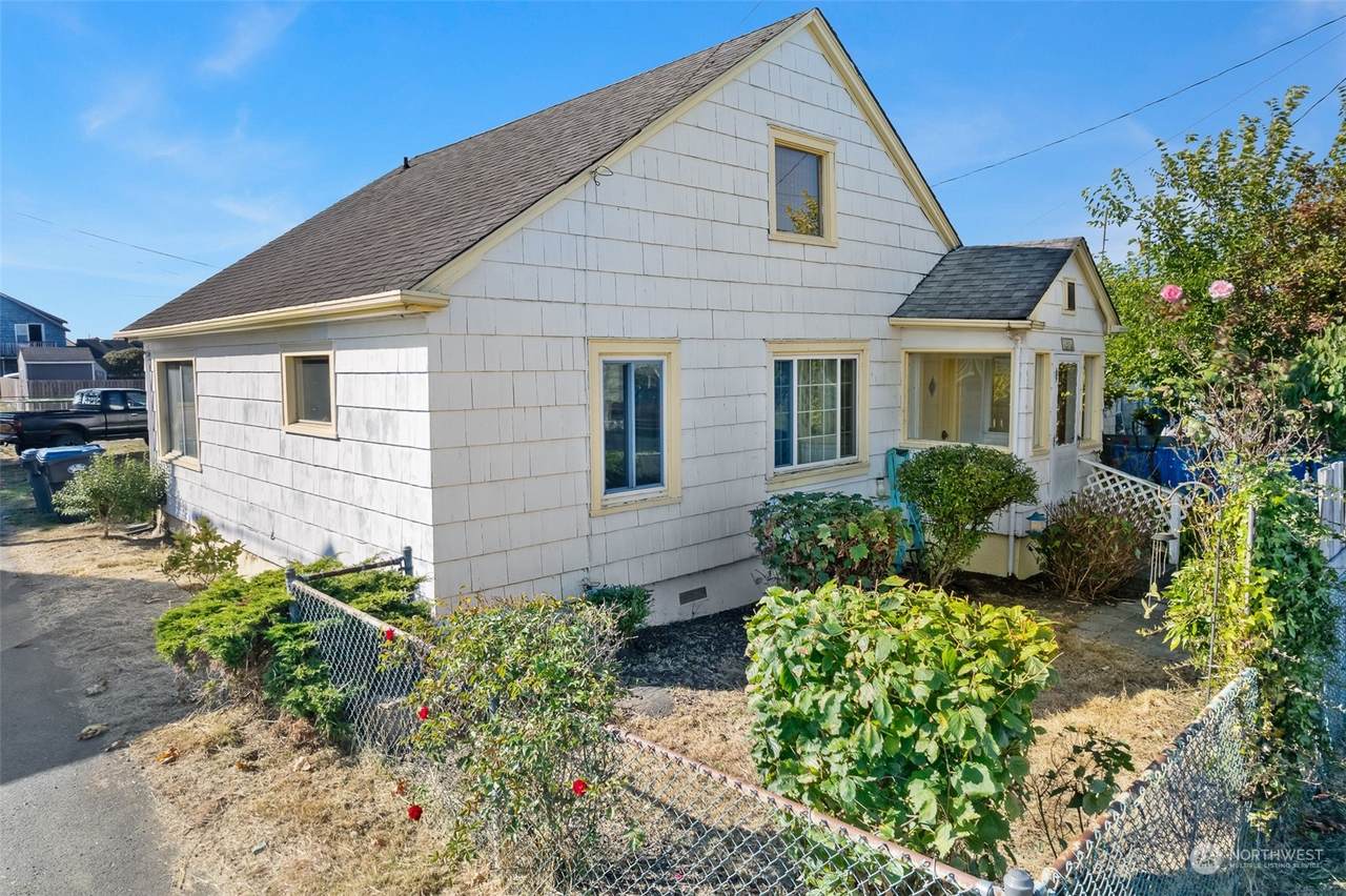 411 Willow Street - Photo 1