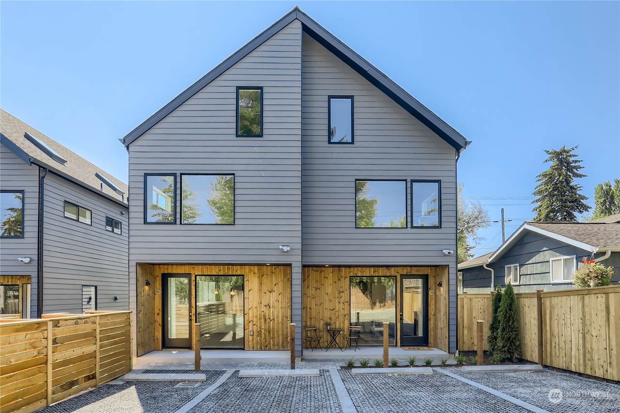 912 100th Street - Photo 1