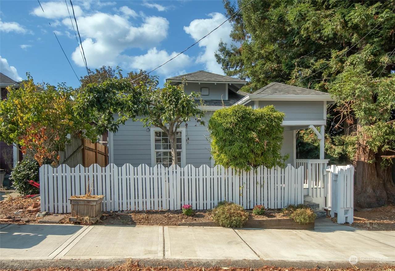 929 Pleasant Avenue - Photo 1