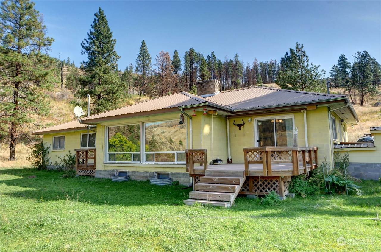 479 Columbia River Road - Photo 1