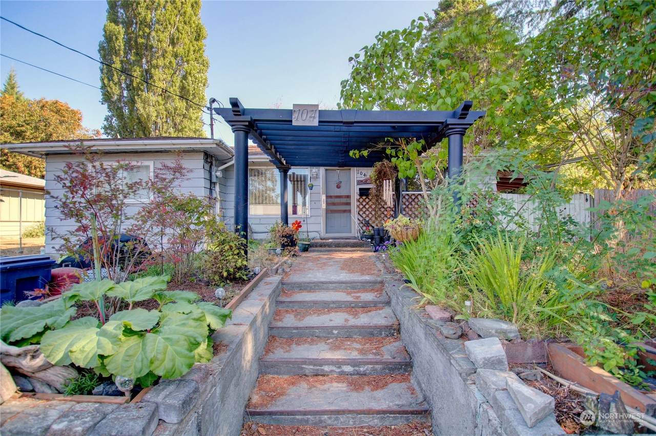 104 Hawthorne Street - Photo 1