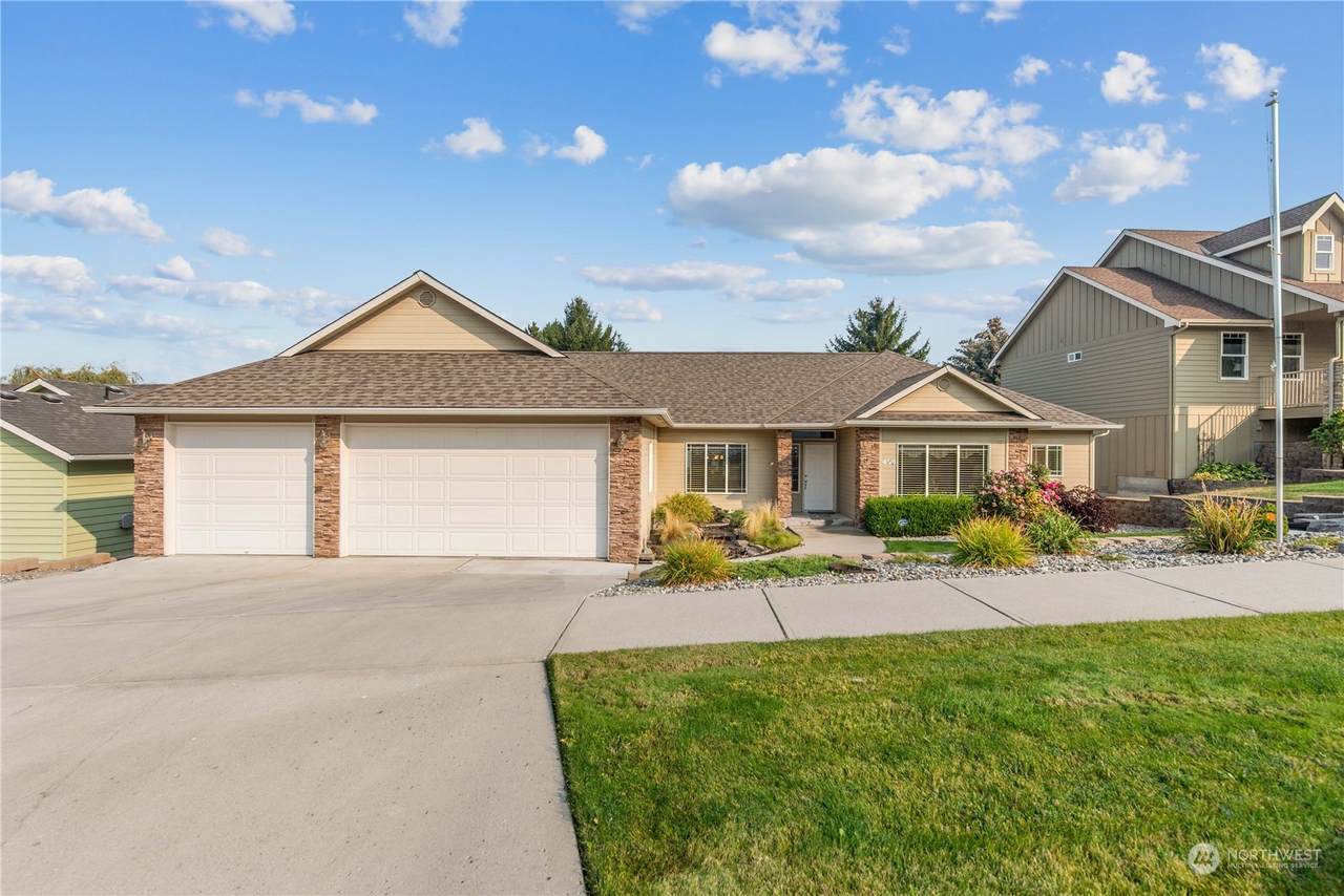 405 Lars Lane - Photo 1