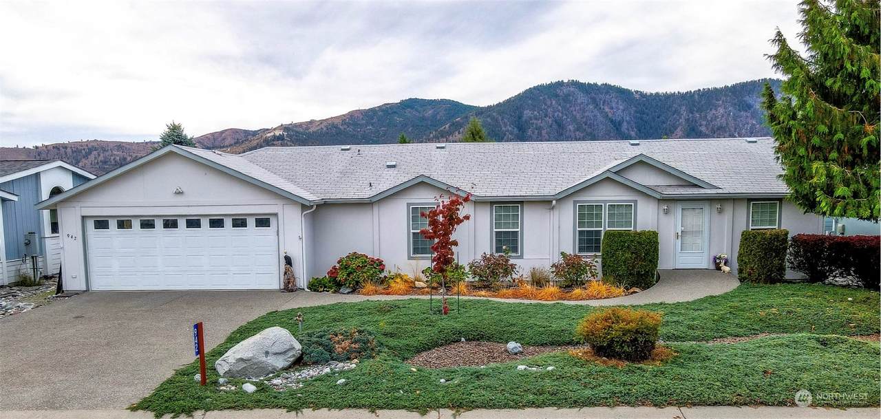942 Sunrise Drive - Photo 1