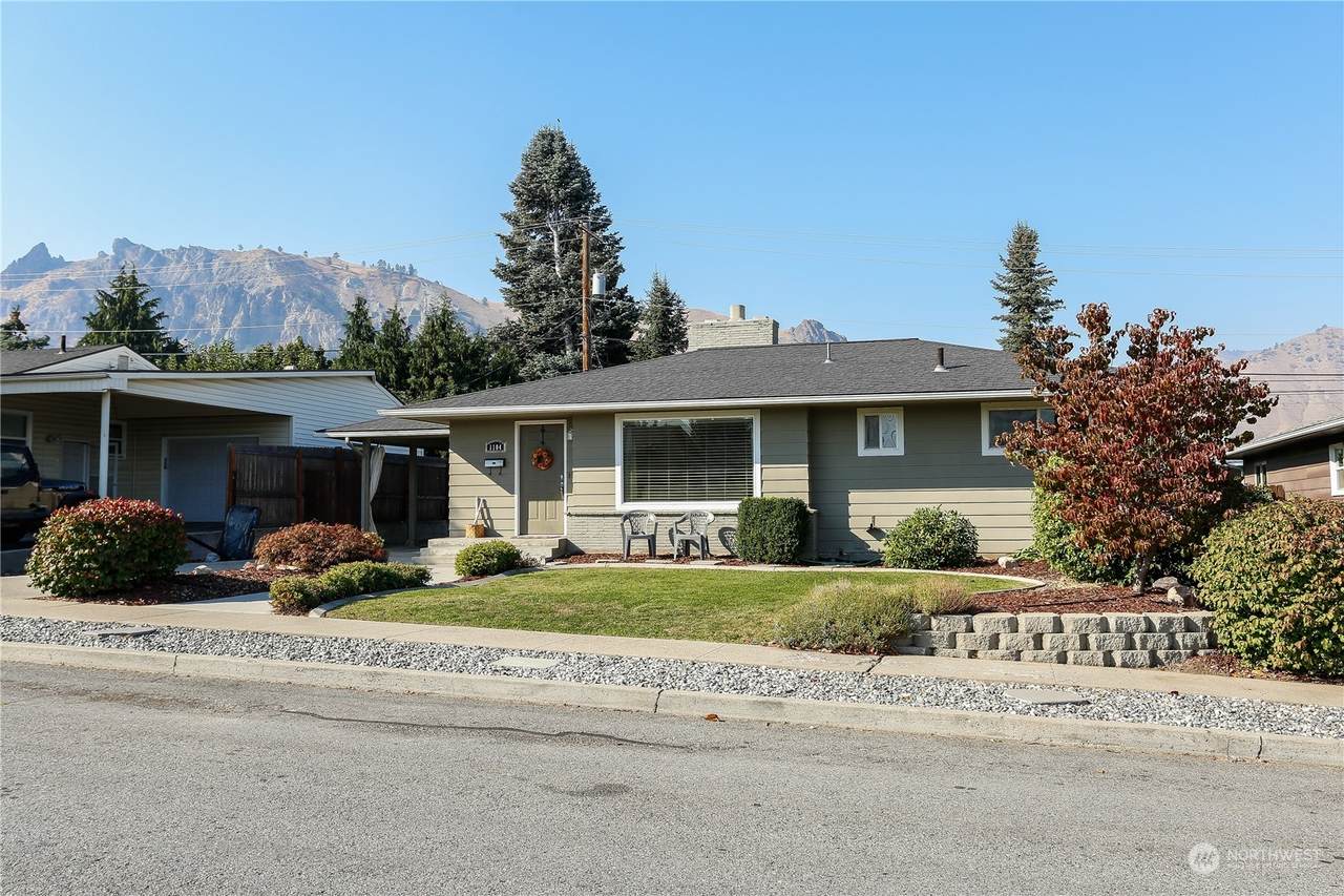 1104 Rosewood Avenue - Photo 1