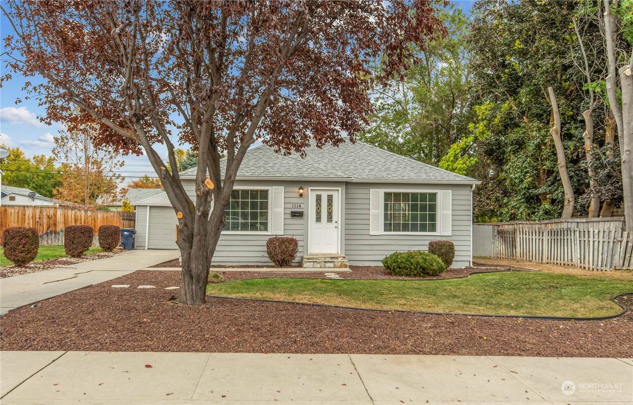 1114 8th Street - Photo 1
