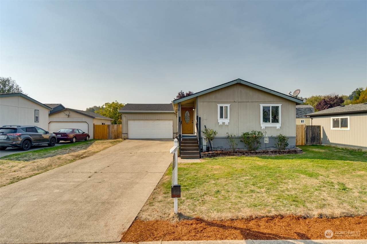 275 Sycamore Street - Photo 1