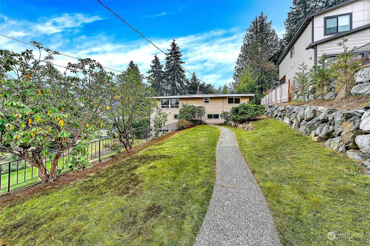 18547 1st Avenue - Photo 1
