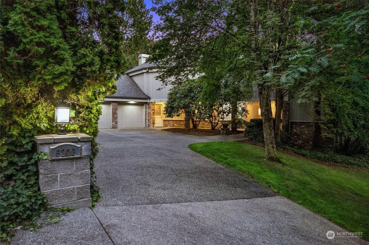 6223 137th Street - Photo 1