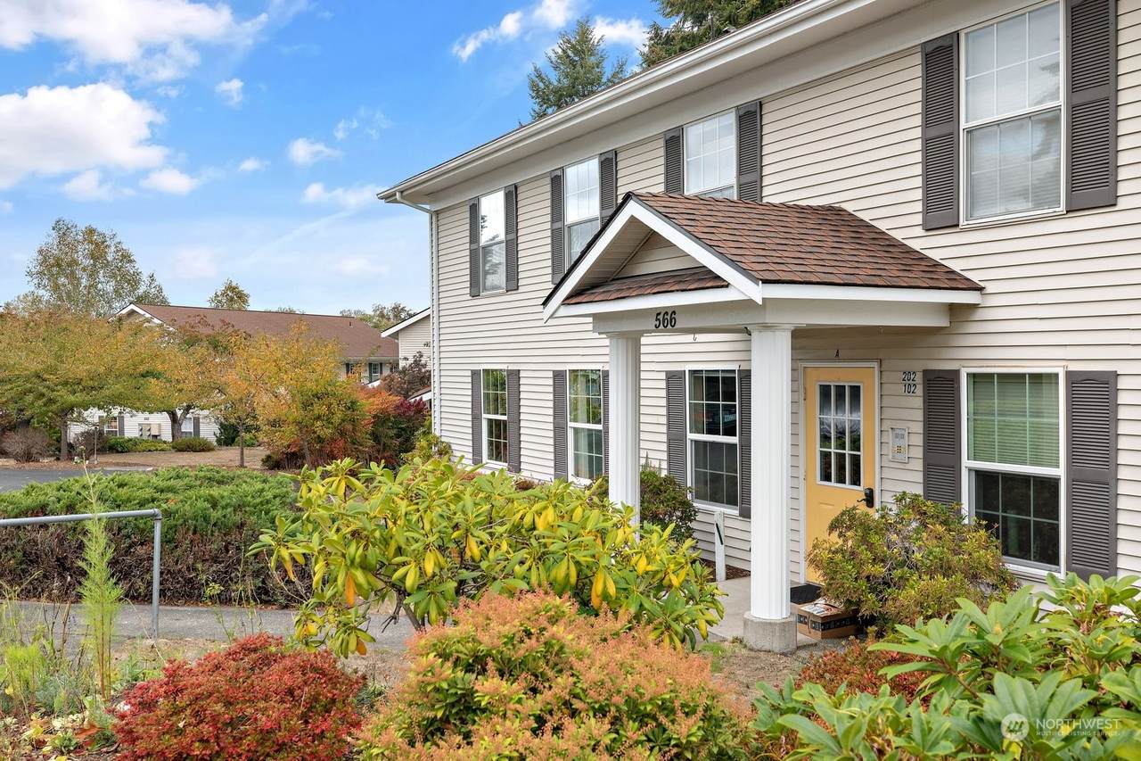 566 Creekside Terrace - Photo 1
